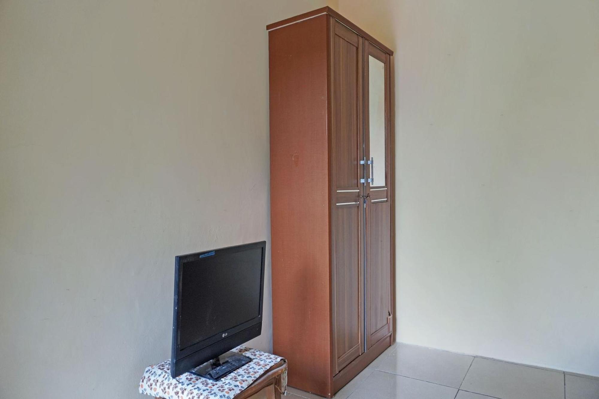 Oyo 91762 Green Home Stay Syariah Пурвакарта Экстерьер фото